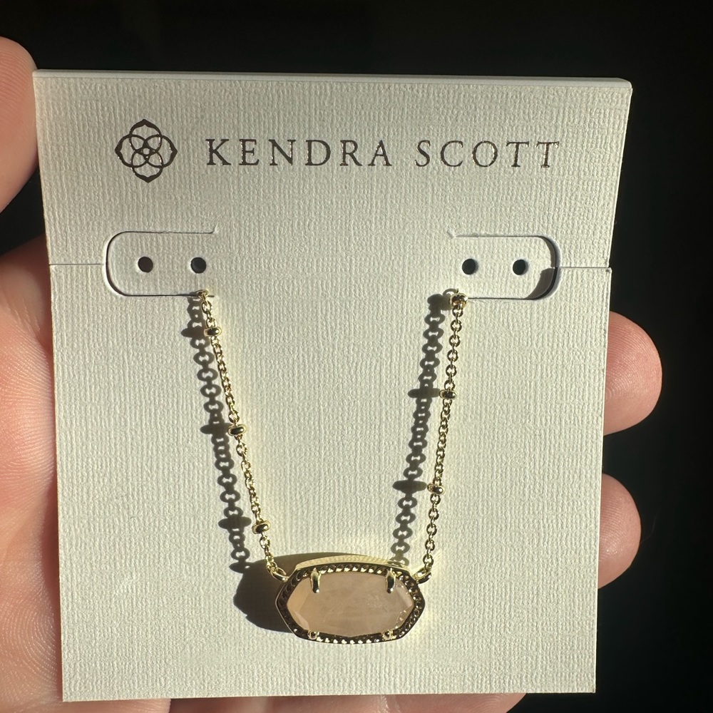 Kendra Scott Elisa Gold Pendant Necklace in Rose Quartz